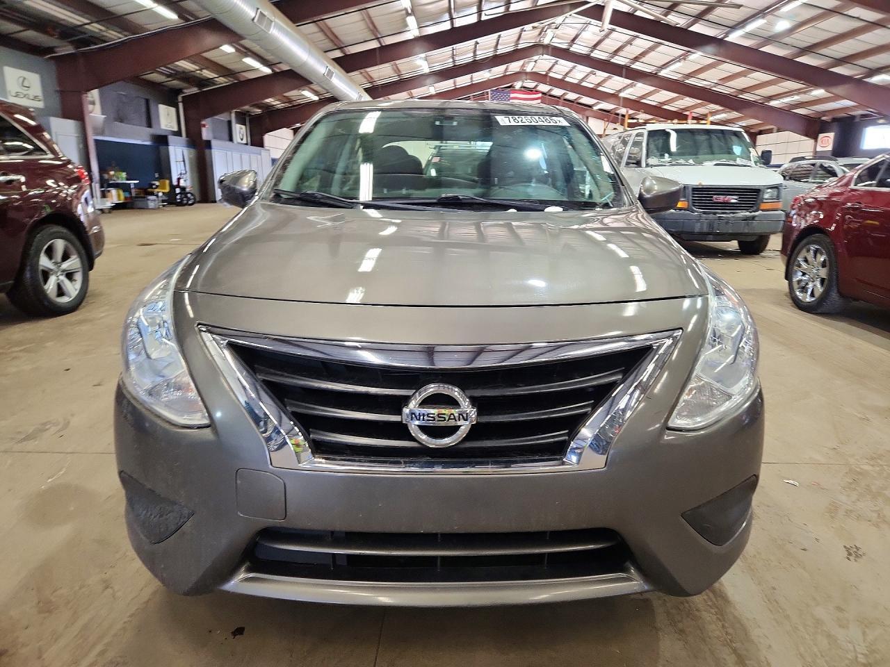 2017 Nissan Versa sv