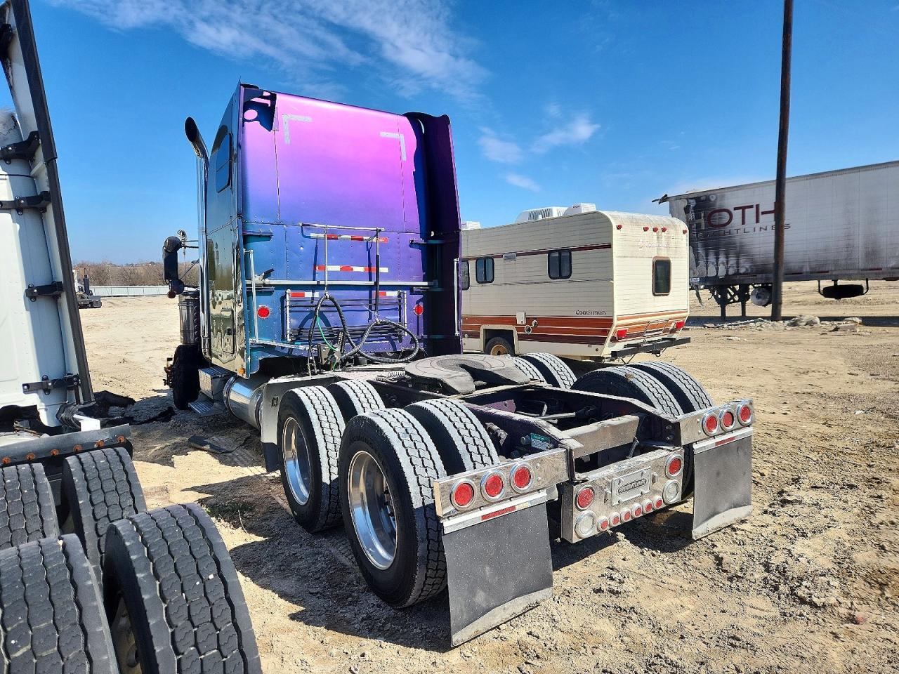 1999 Freightliner Conventional FLD120
