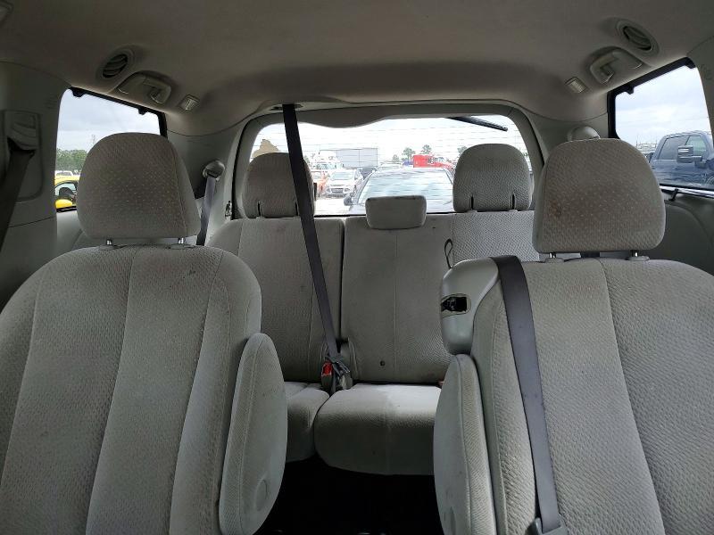 2011 Toyota Sienna le 8-passenger