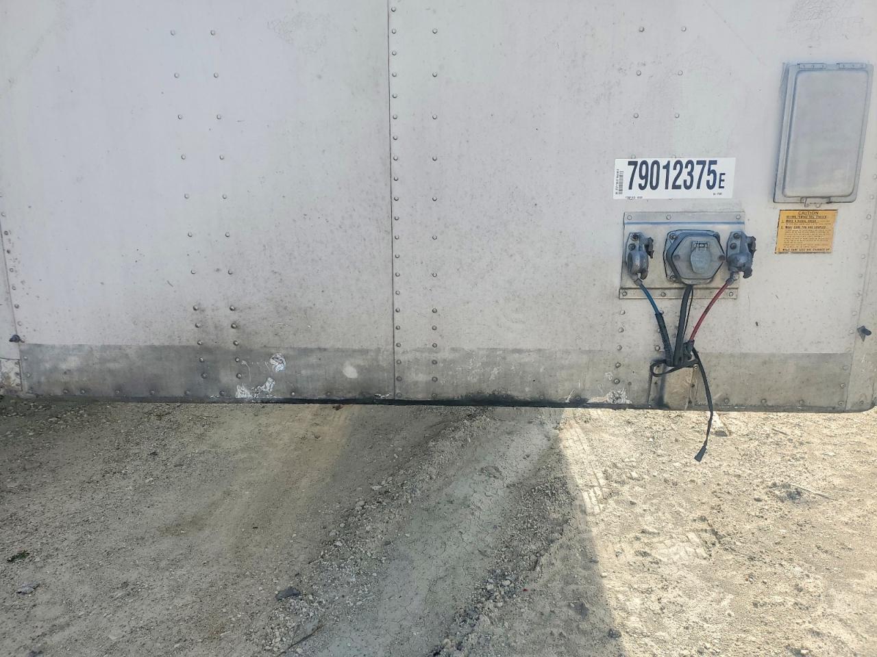 2000 Freightliner 2001 Utility VS2DC DRY Van Trailer