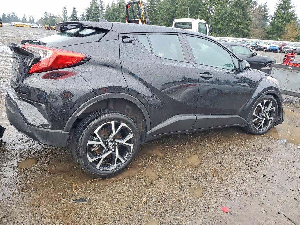 2021 Toyota C-hr xle