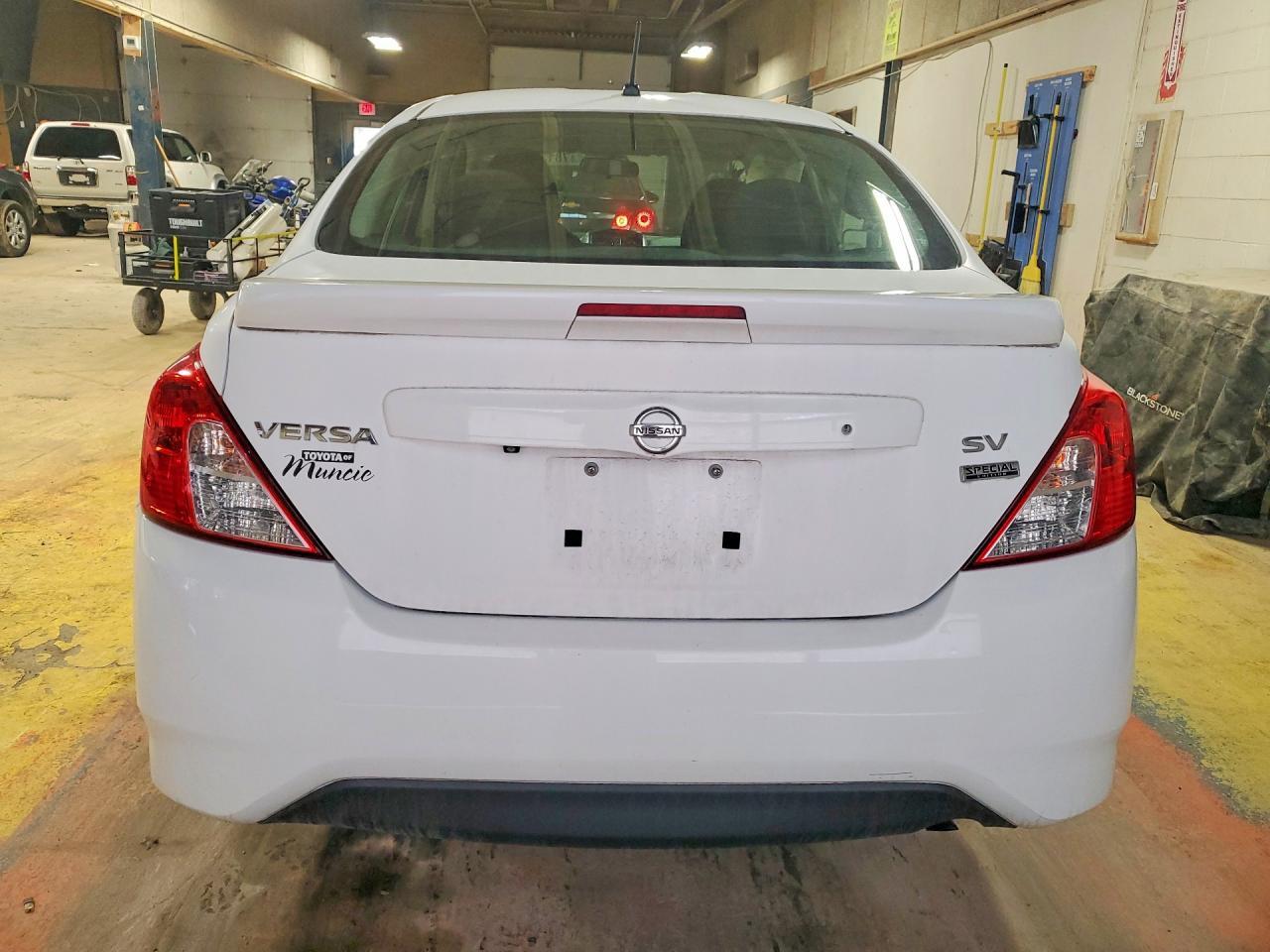 2018 Niss Versa s