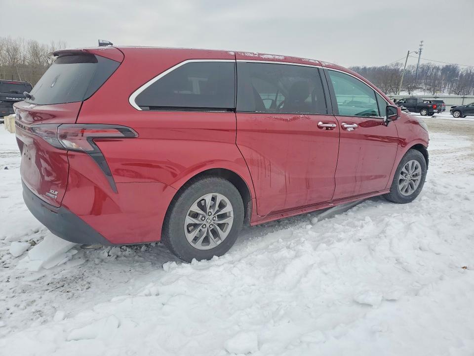 2023 Toyota Sienna xle