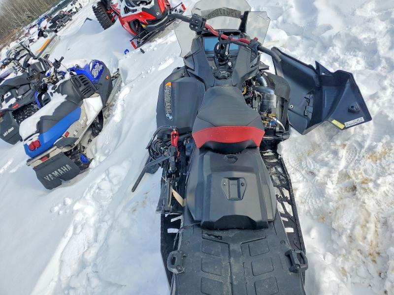 2025 Skidoo Renegade