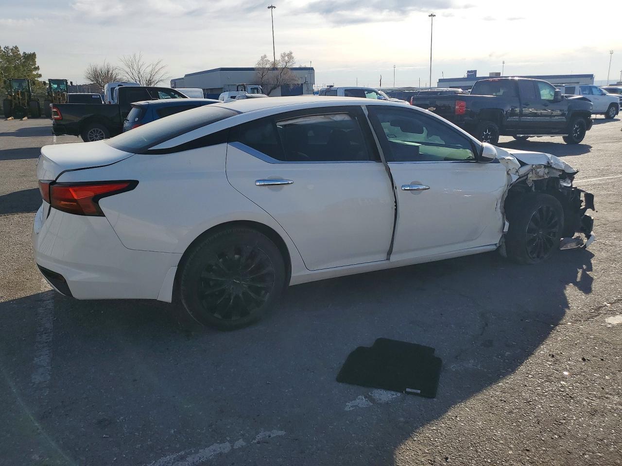 2020 Niss Altima 2.5 s
