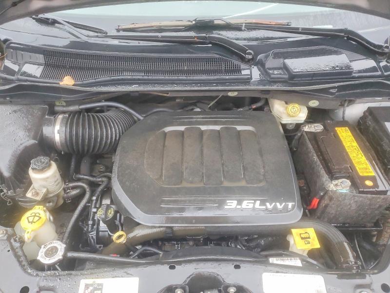 2013 Chrysler Town & Country Touring l
