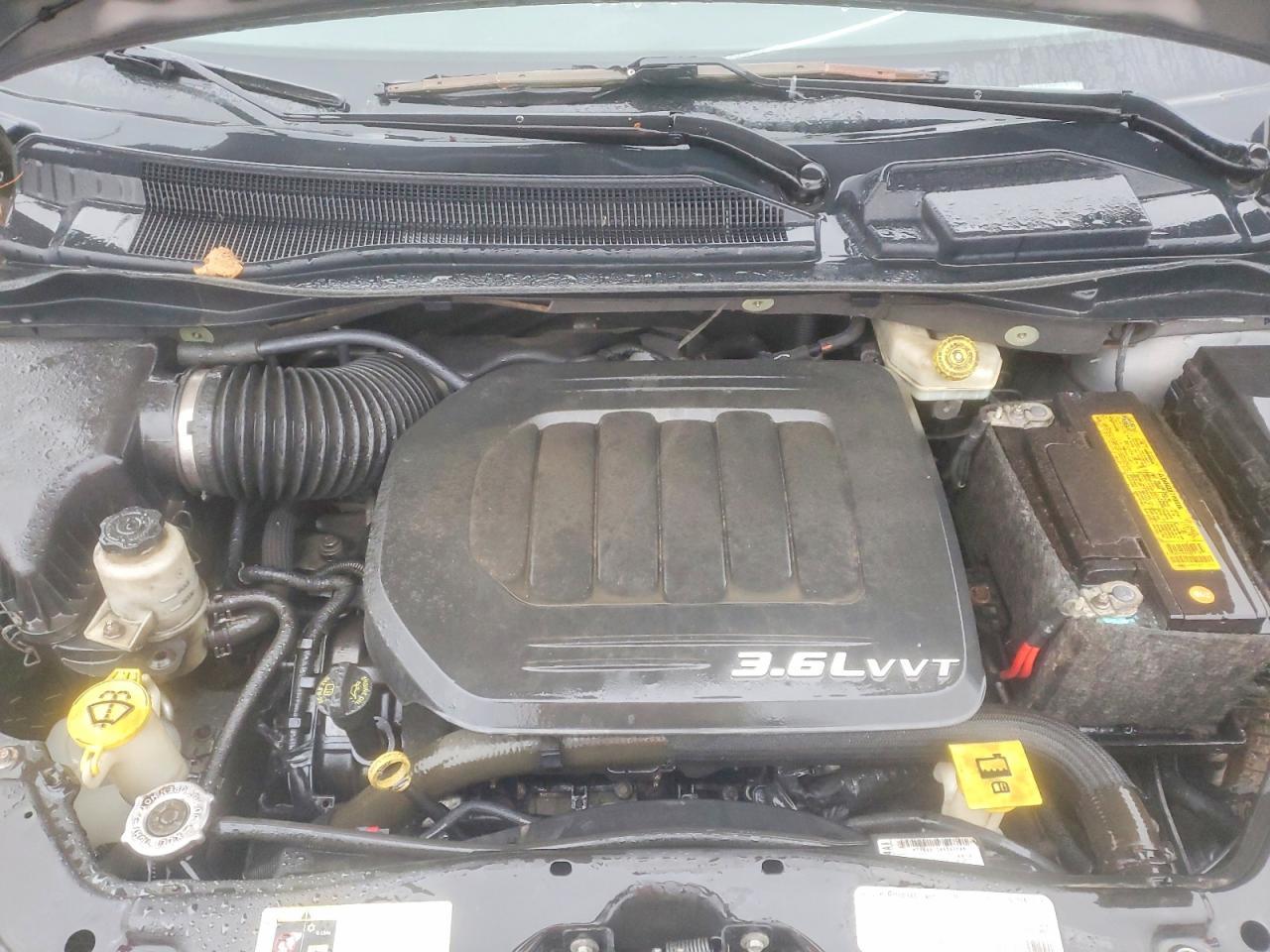 2013 Chrysler Town & Country Touring l