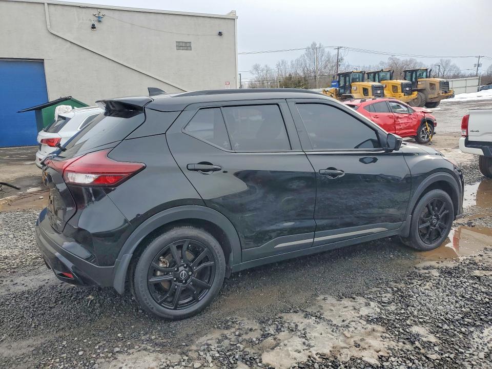 2023 Nissan Kicks sr