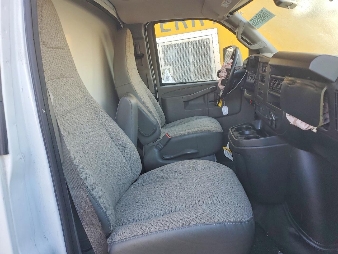 2023 Chevrolet Express BOX Truck