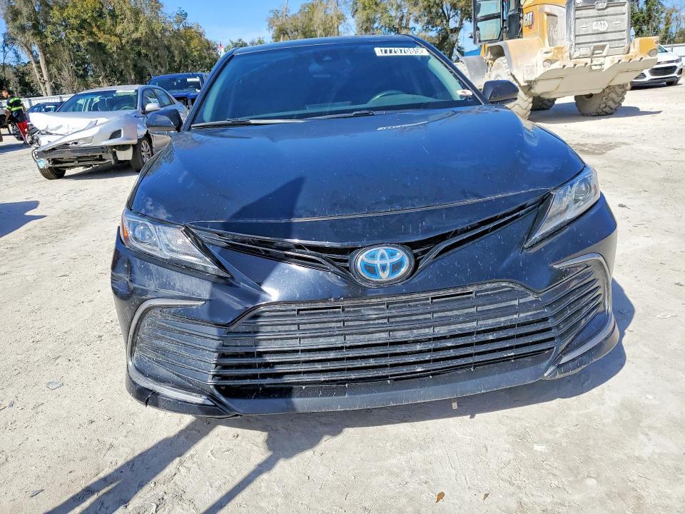 2021 Toyota Camry Hybrid le