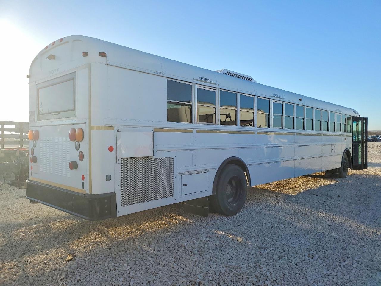 2016 Ic Corporation 3000 RE 7.6L V-6 Diesel