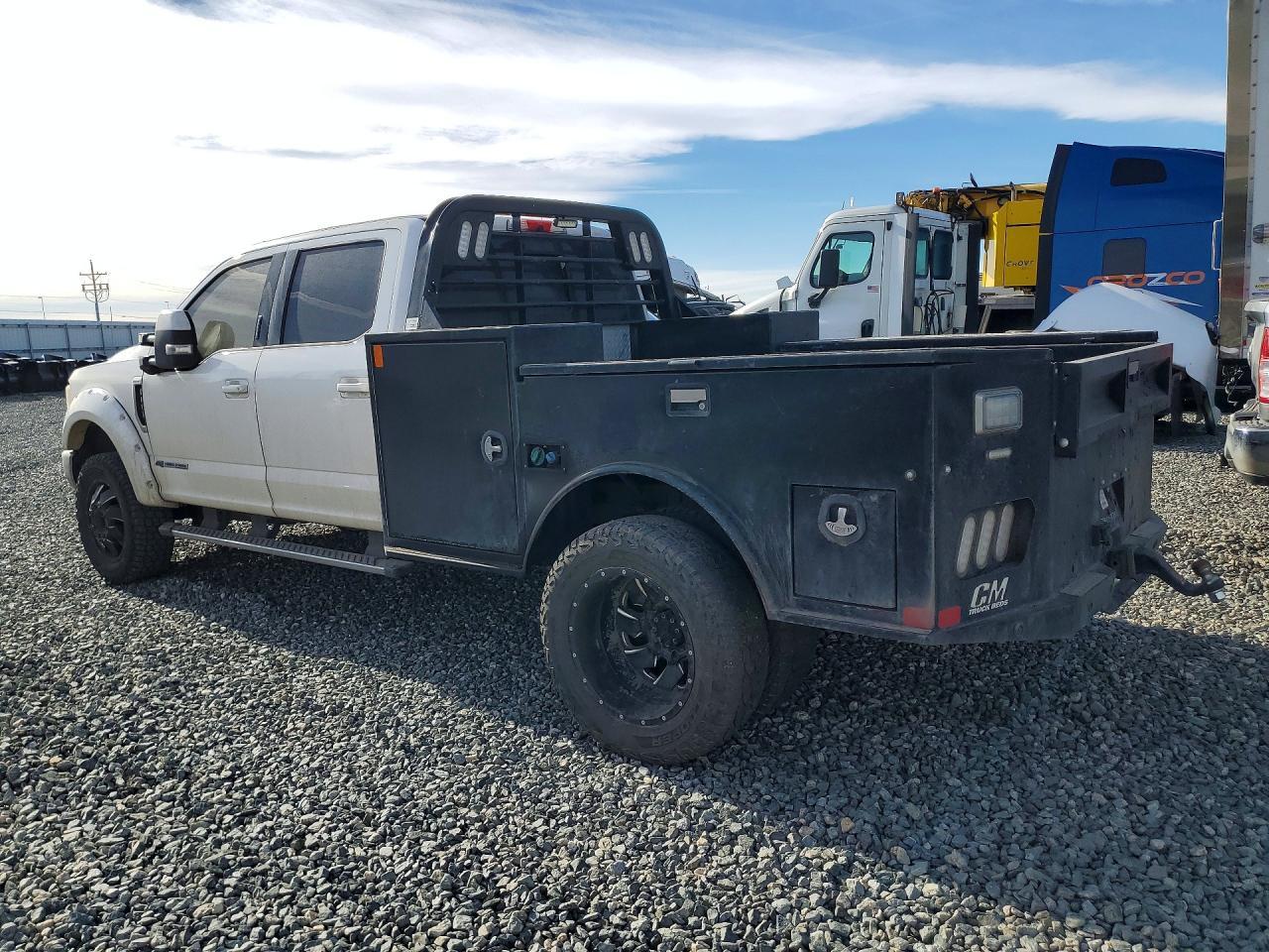 2017 Ford F350 Super Duty Flatbed Truck