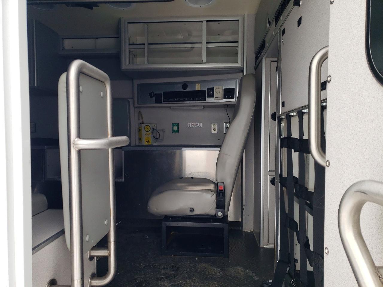 2015 Ford F350 Super Duty Ambulance