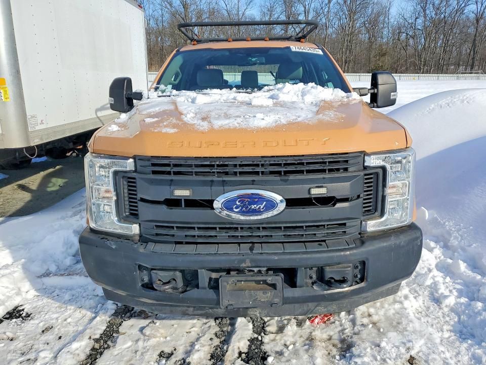 2018 Ford F350 Super Duty Utility / Service Truck