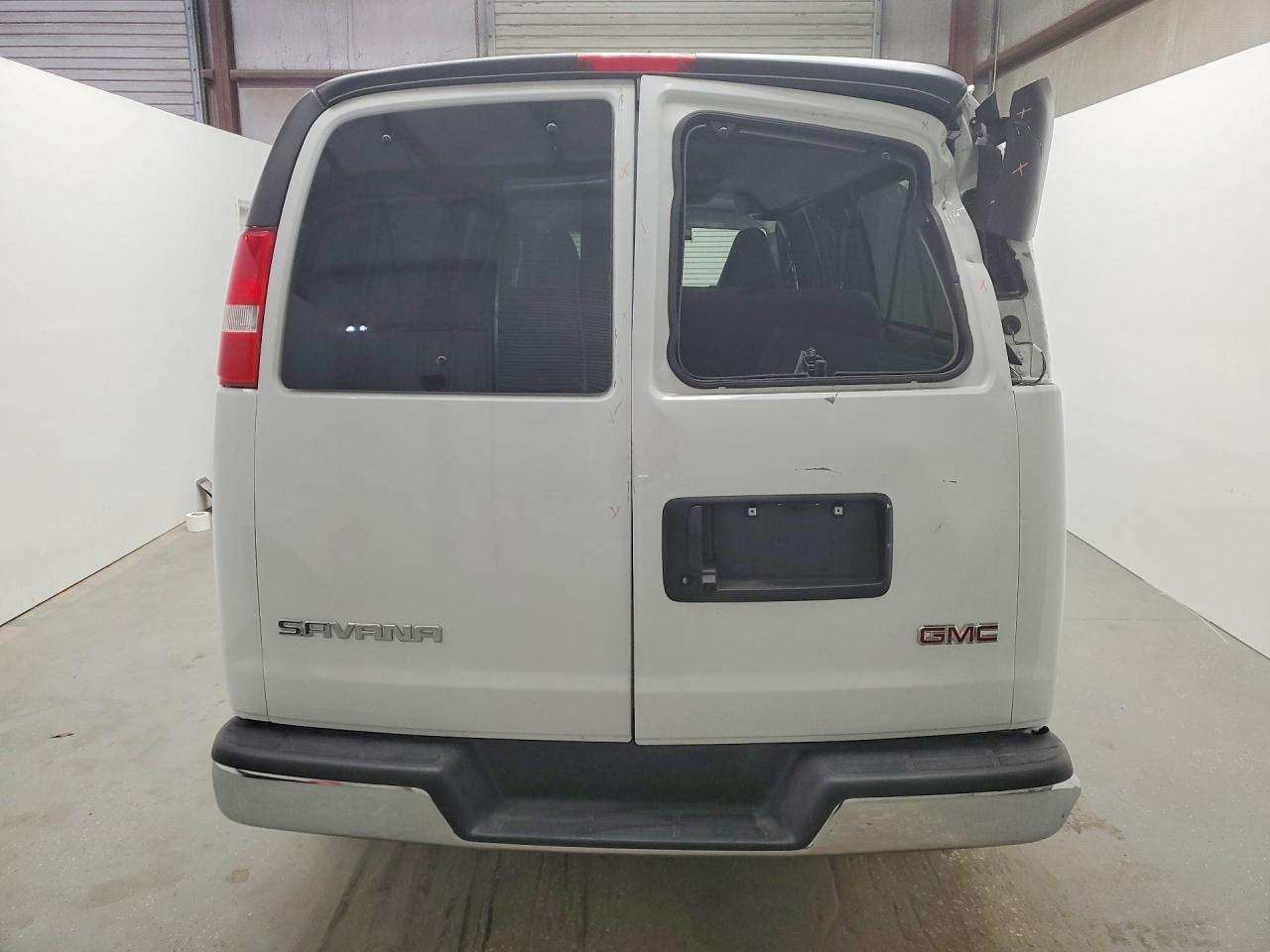 2025 GMC Savana G3500 LT