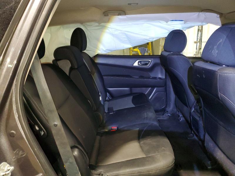 2017 Nissan Pathfinder s