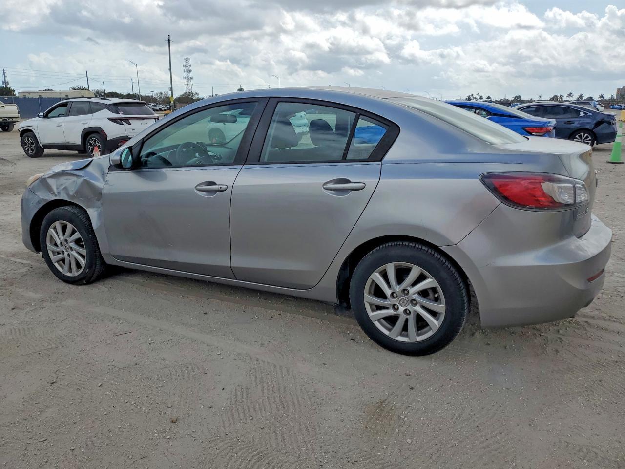 2012 Mazda 3 I
