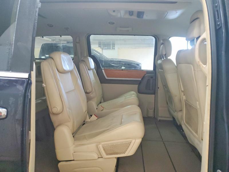 2010 Chrysler Town & Country Limited