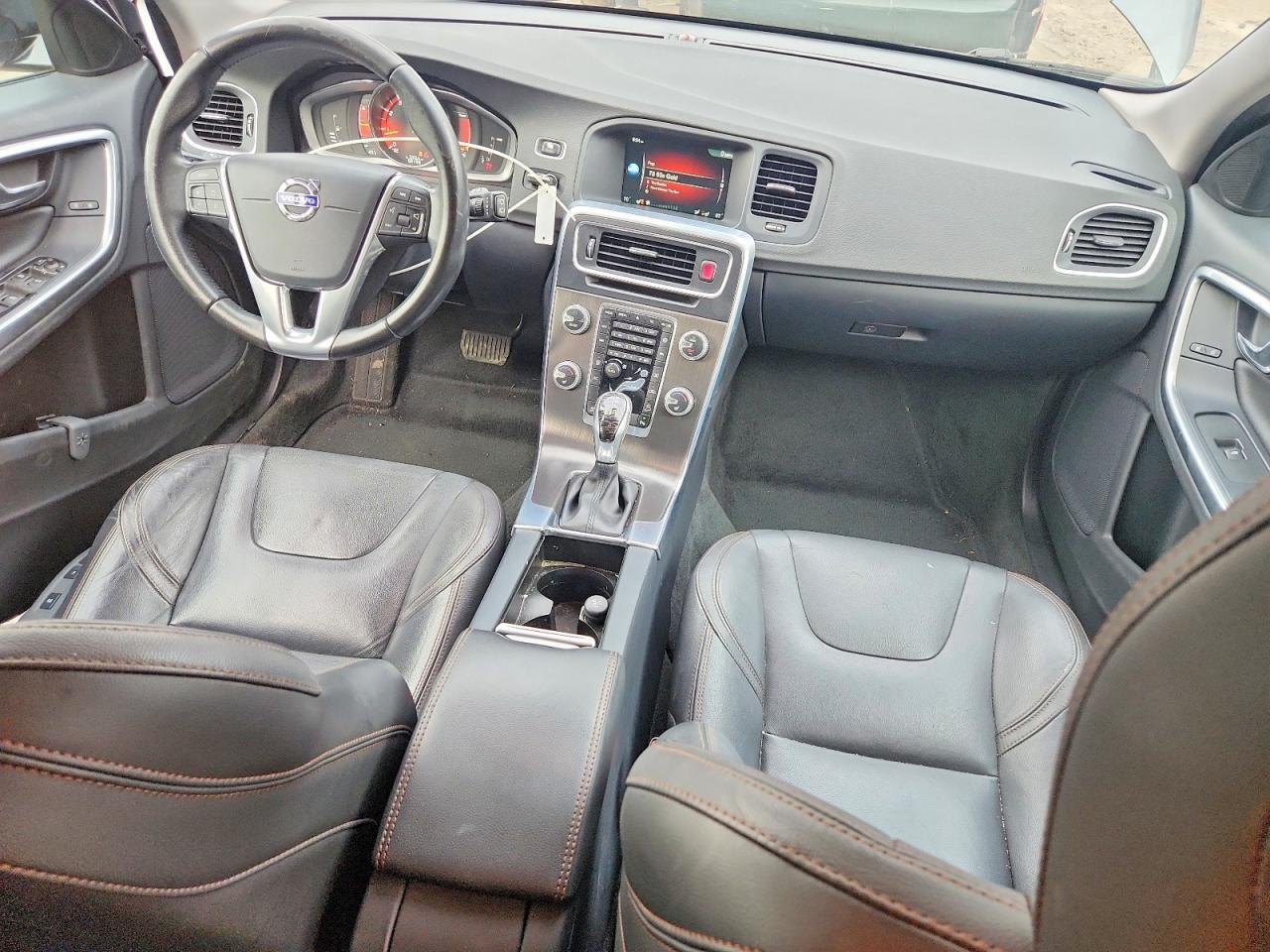 2016 Volvo V60 Cross Country Premier