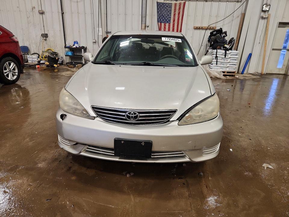 2005 Toyota Camry le