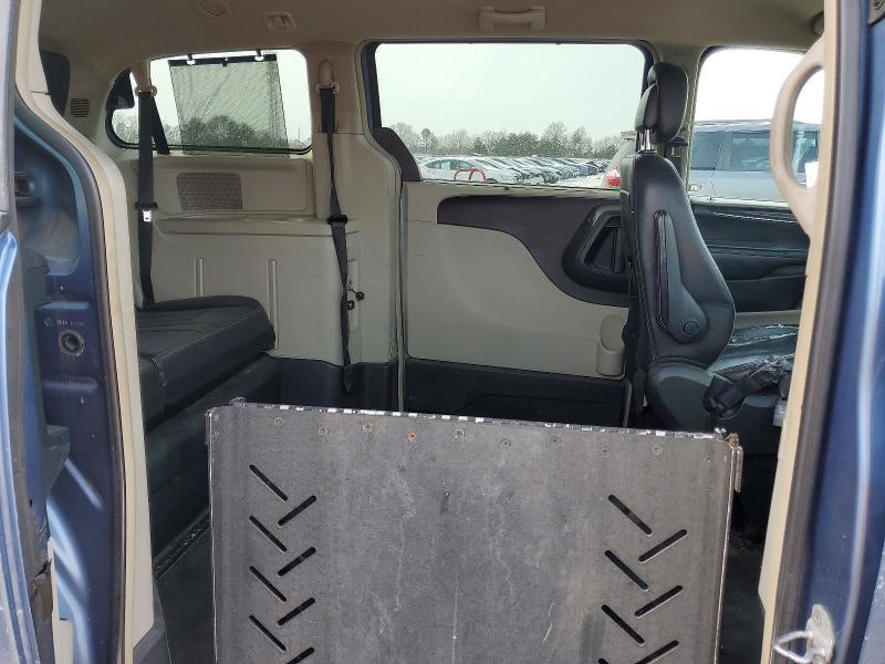 2011 Chrysler Town & Country Touring l