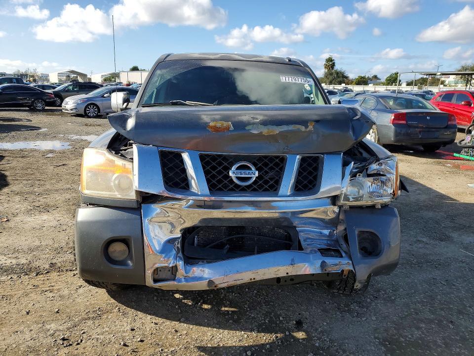 2011 Nissan Titan SV