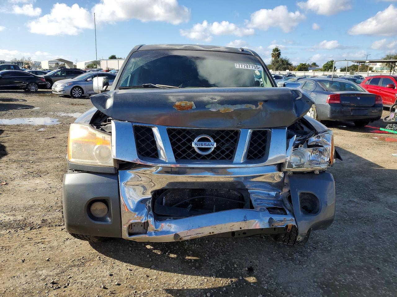 2011 Nissan Titan SV