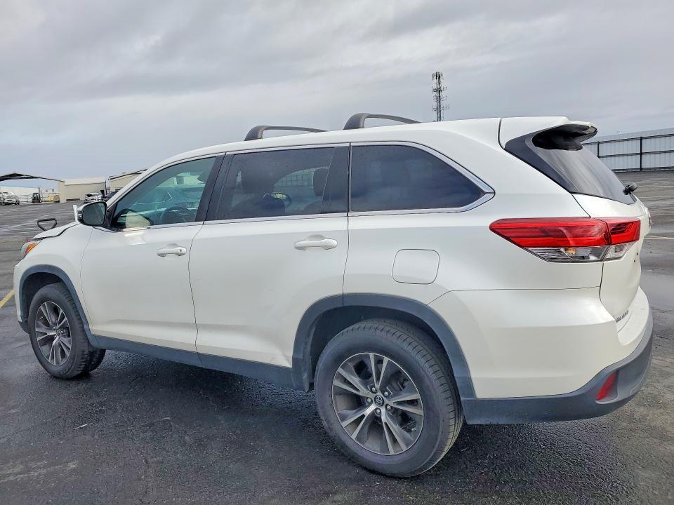 2019 Toyota Highlander le