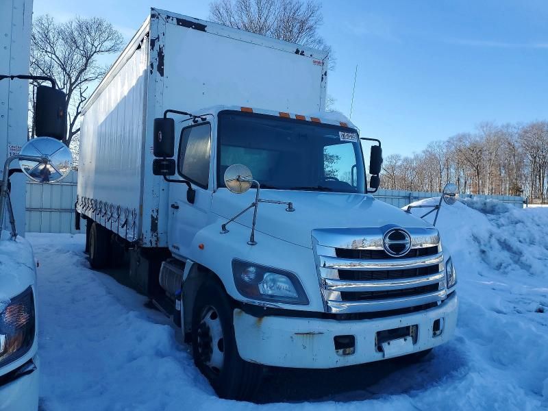 2017 Hino 268 BOX Truck