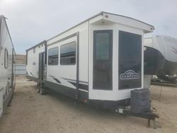 Salvage trucks for sale at Wilmer, TX auction: 2021 Keystone Keystone