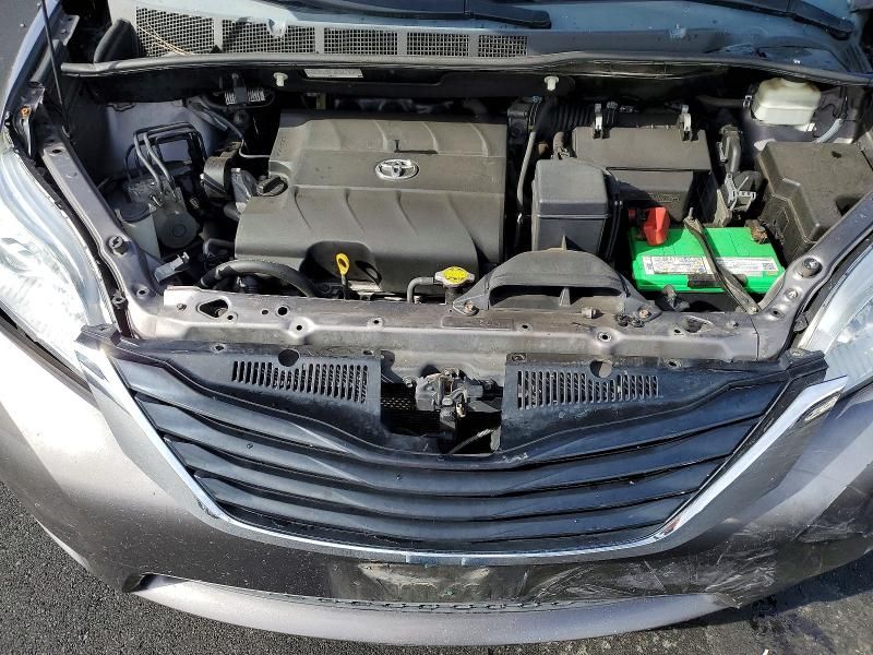 2012 Toyota Sienna le