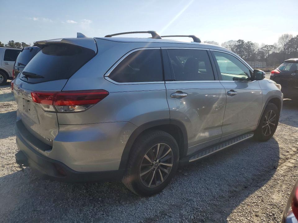 2018 Toyota Highlander se