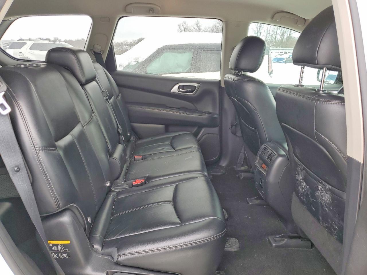 2016 Nissan Pathfinder s