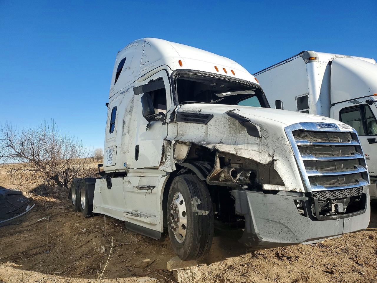 2020 Freigliner 2020 Freightliner Cascadia 126 Semi Truck