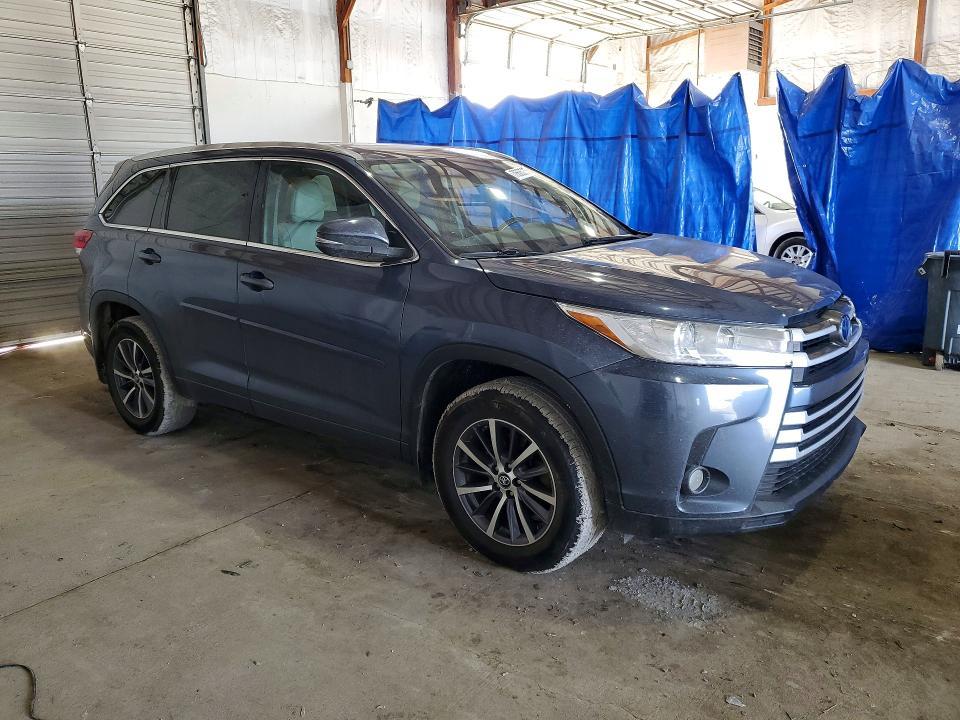 2017 Toyota Highlander se