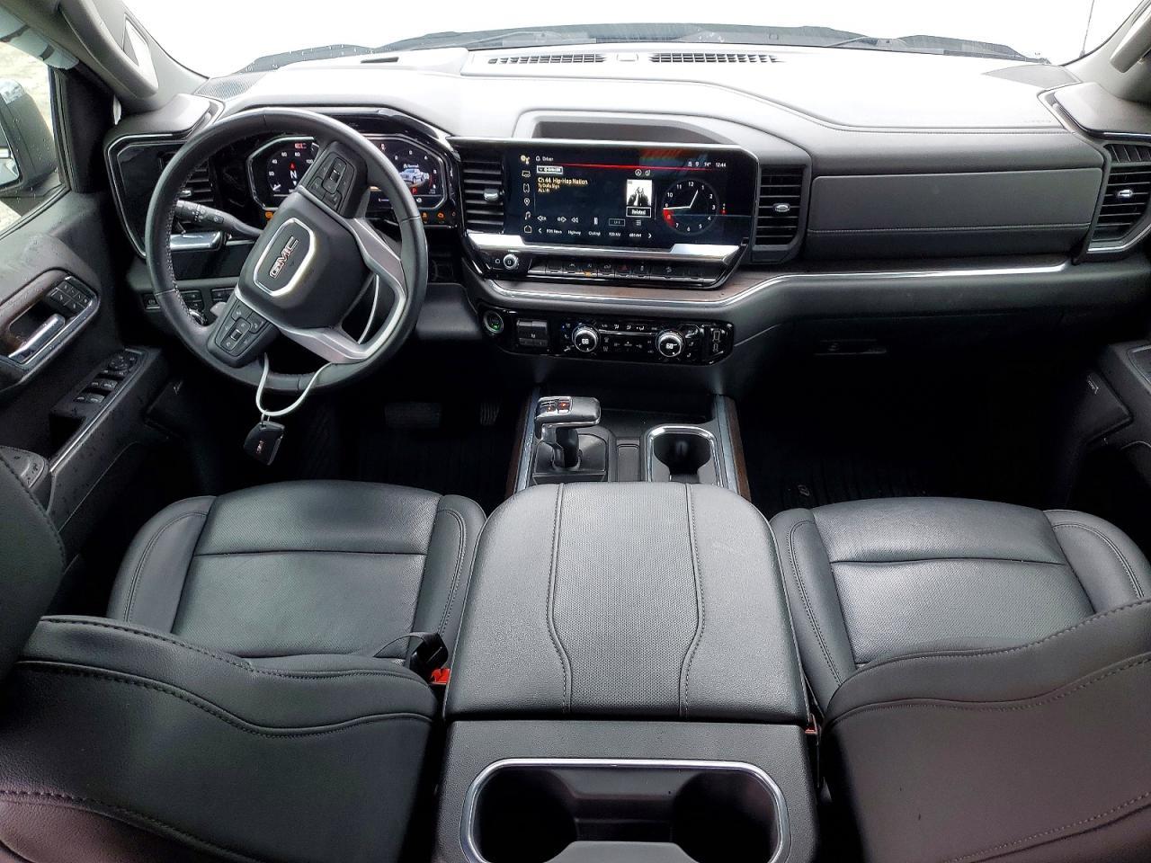 2024 GMC Sierra K1500 slt