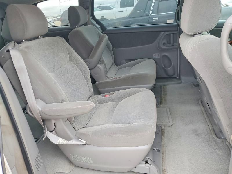 2004 Toyota Sienna xle