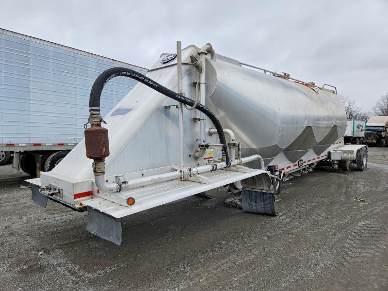2018 MAC Pneumatic dry Bulk Trailer
