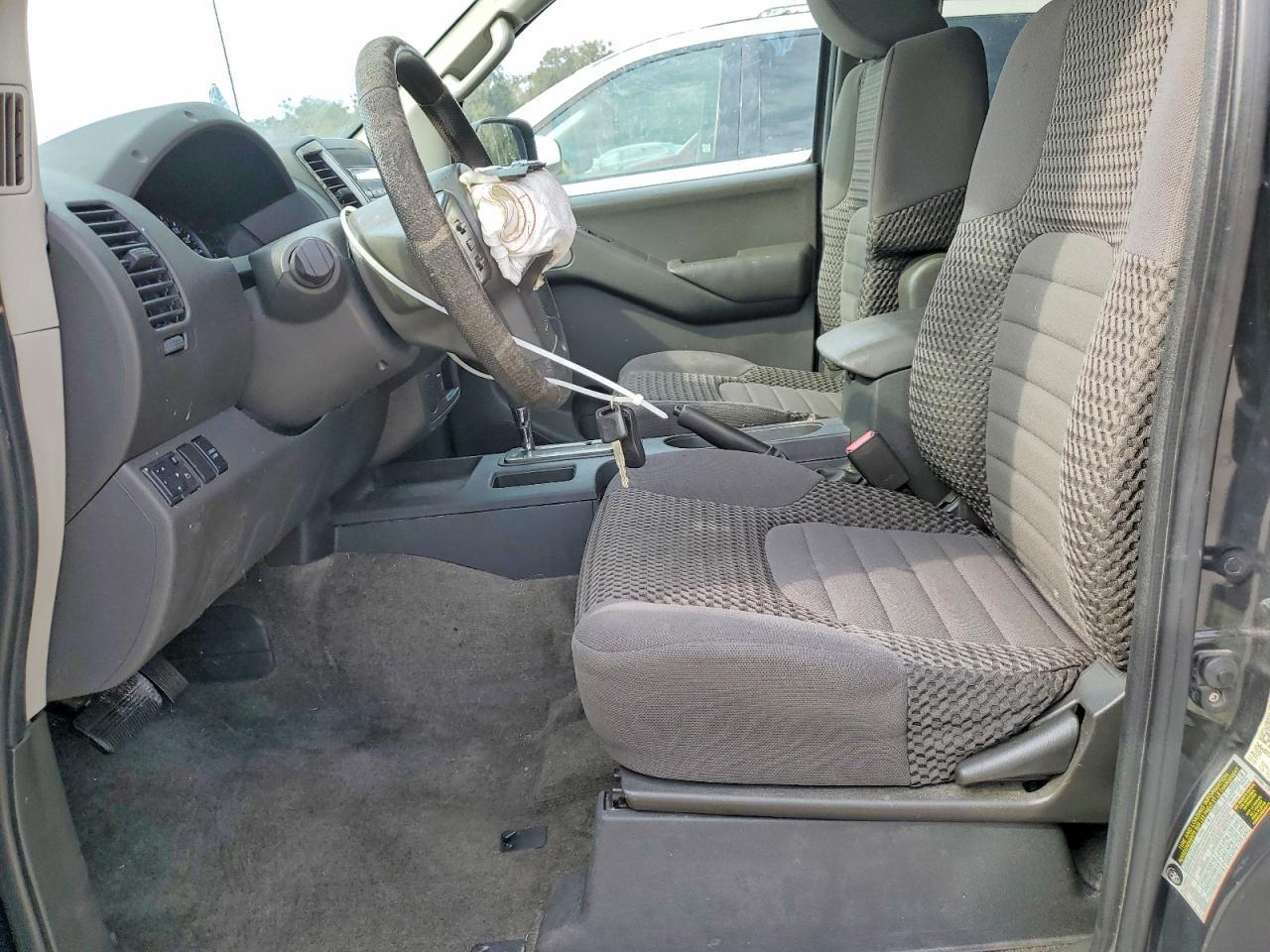 2012 Nissan Frontier sv