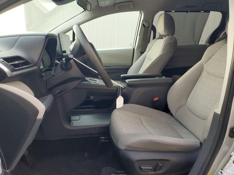 2023 Toyota Sienna le
