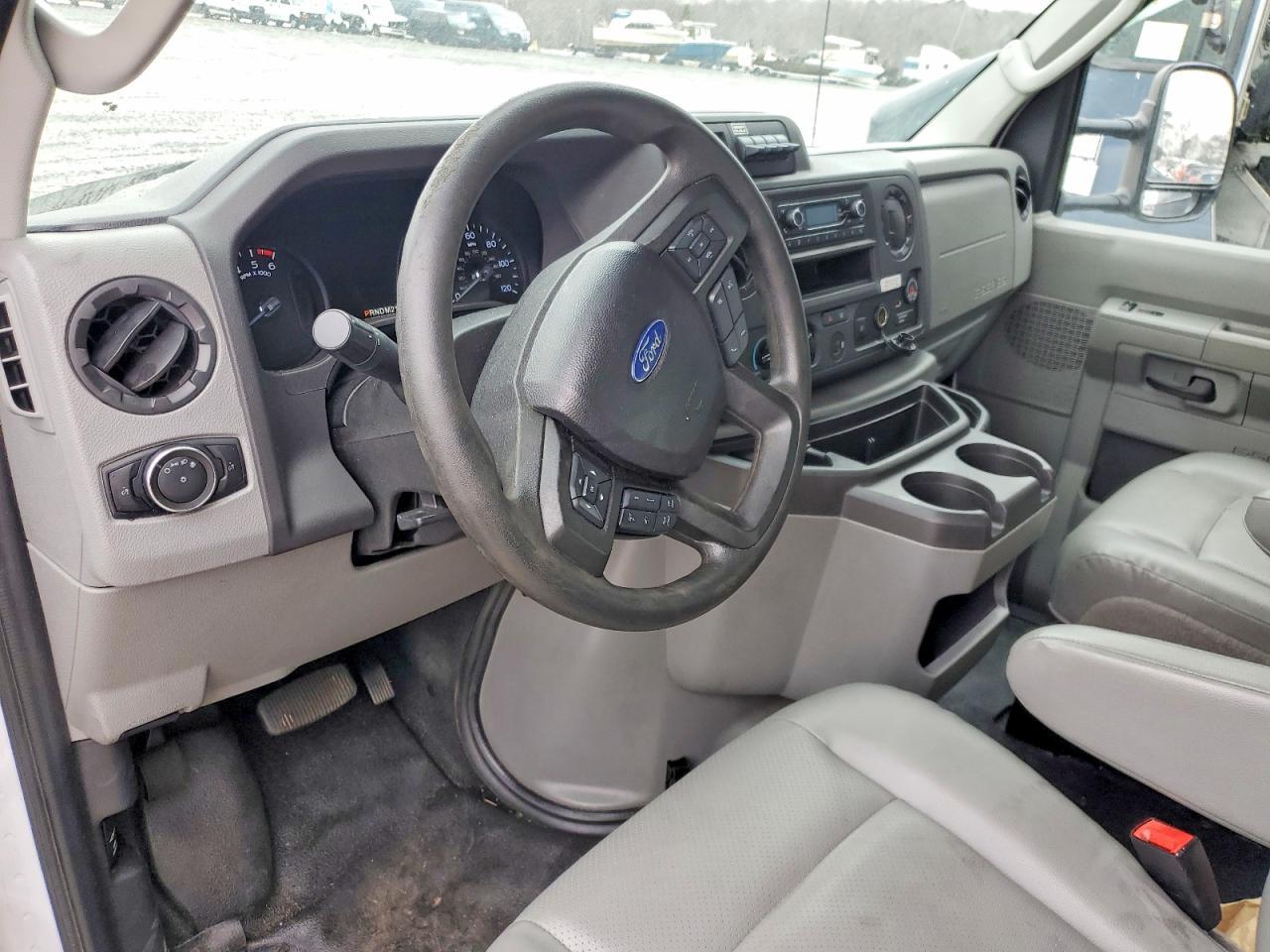 2022 Ford Econoline-BOX Truck