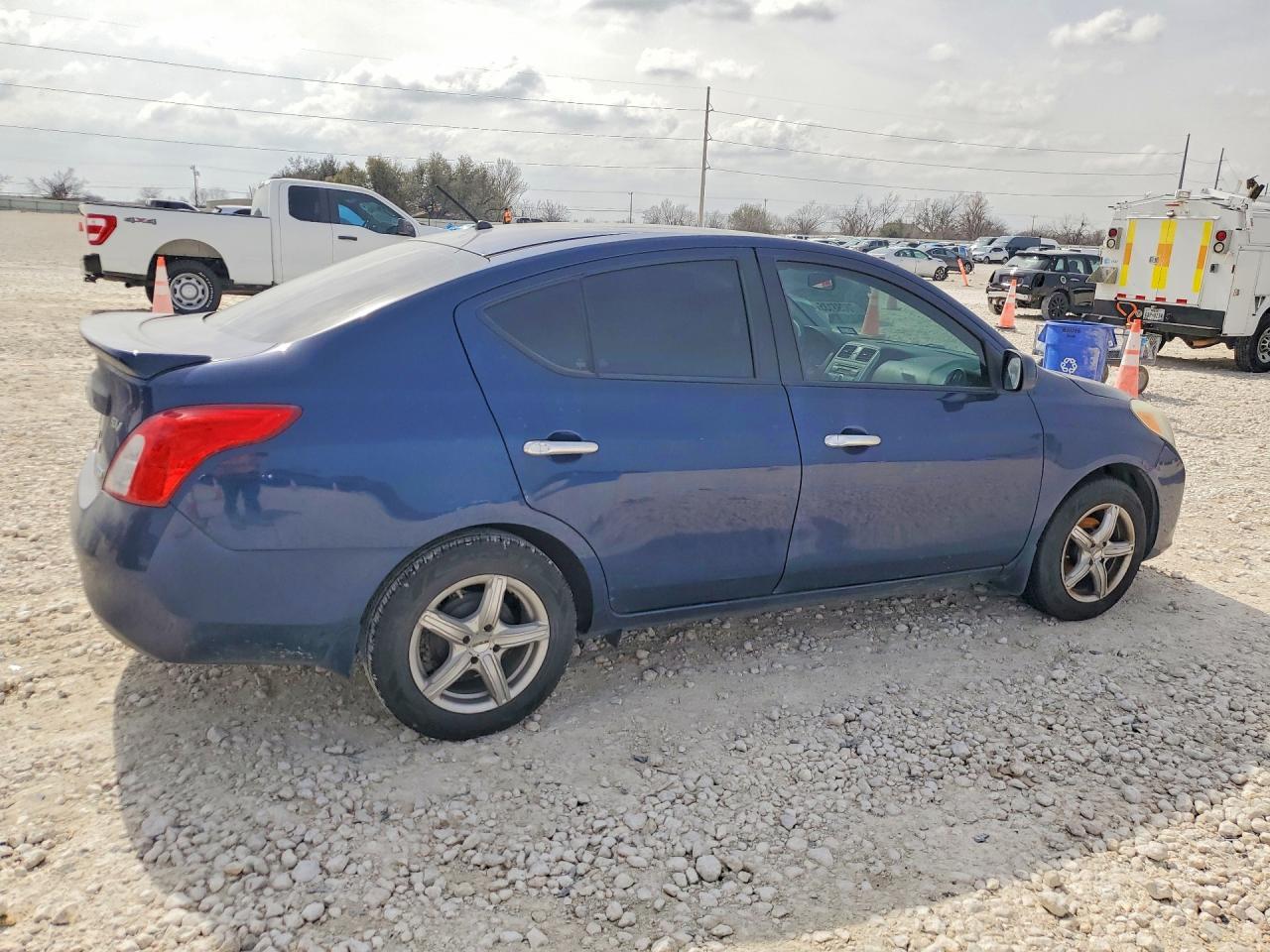 2014 Nissan Versa s