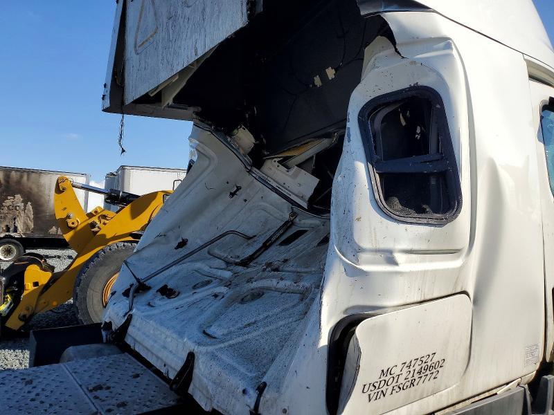 2015 Freightliner Cascadia Semi Truck