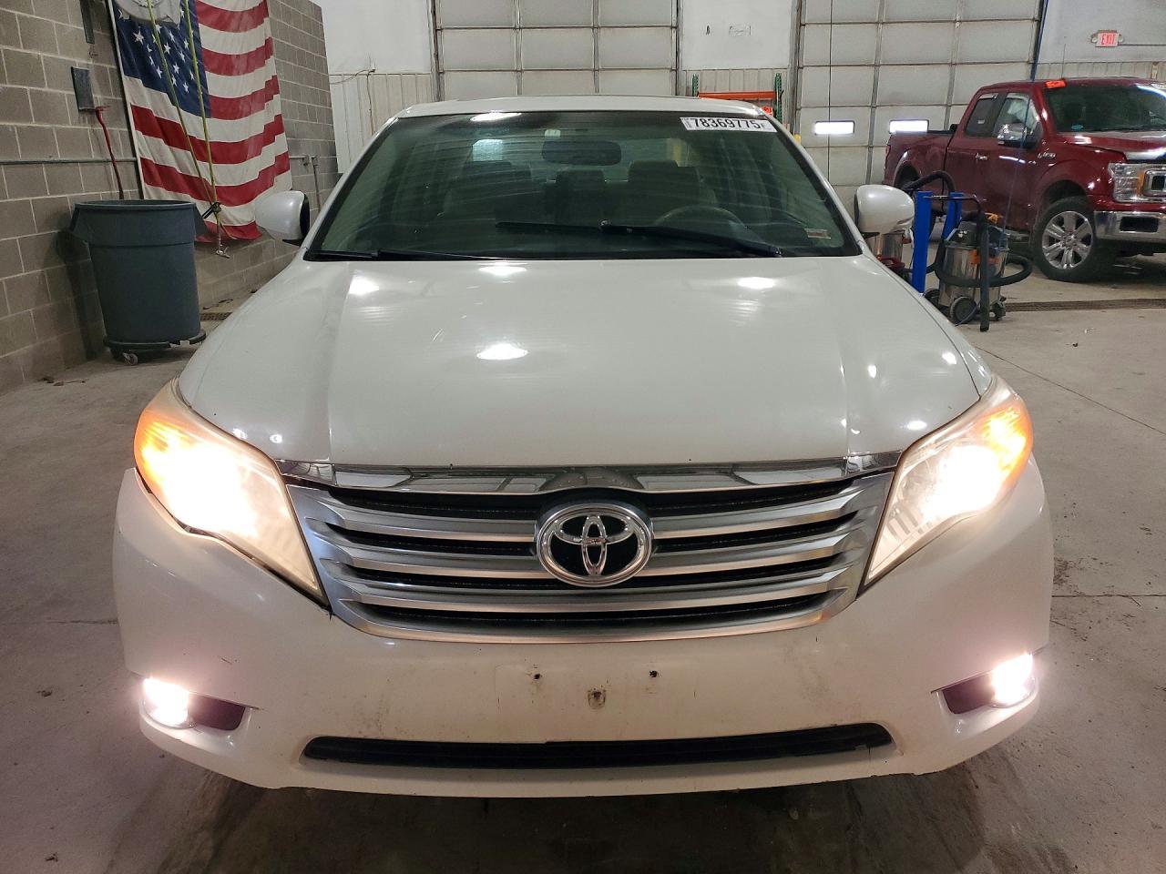 2011 Toyota Avalon Base