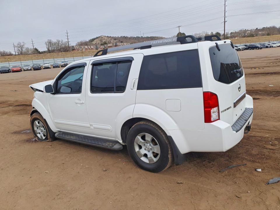 2005 Nissan Pathfinder le