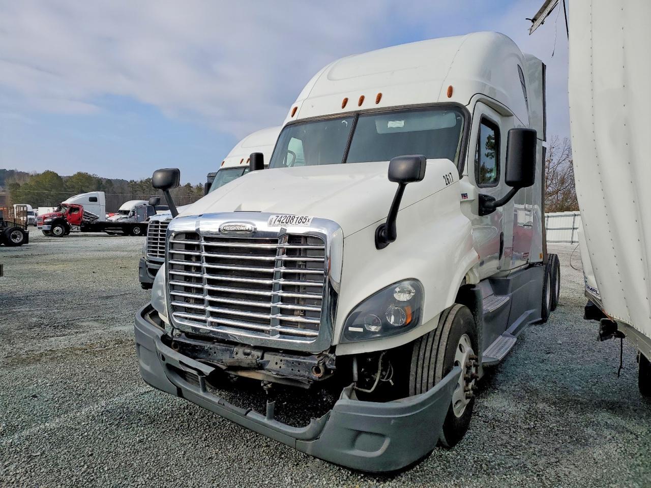2016 Freigliner 2016 Freightliner Cascadia 125 Flatbed Truck