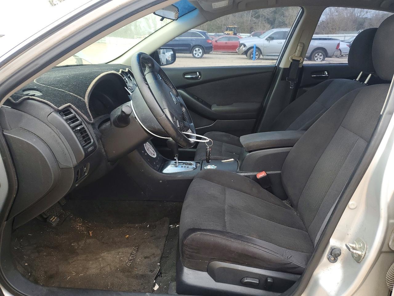 2012 Niss Altima Base