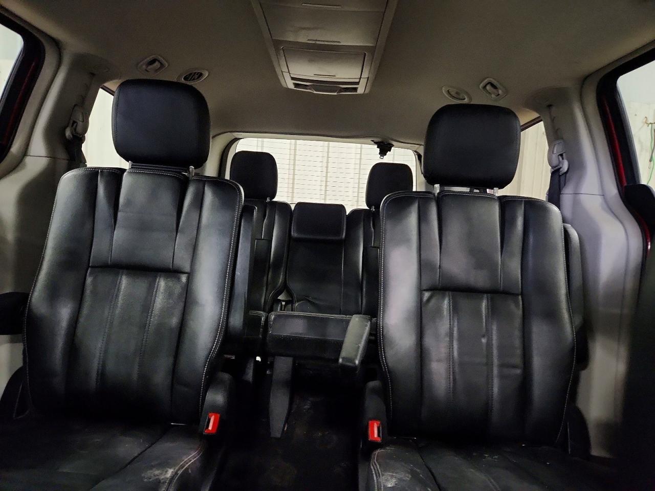 2013 Chrysler Town & Country Touring