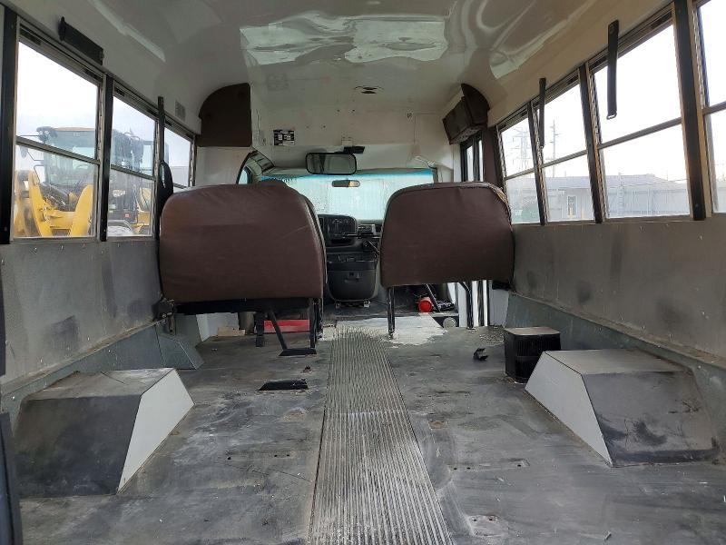 2001 GMC Savana Cutaway G3500