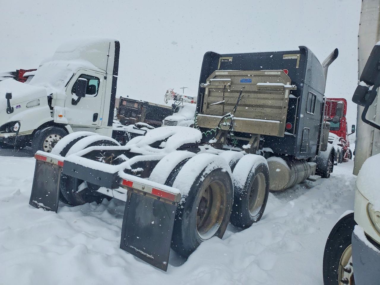 2005 Peterbilt 379 Semi Truck